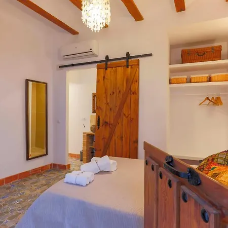 Casa Rural Con Encanto-alojamiento Rural-la Casona Del Abuelo Enrique Ferienhaus Llombai