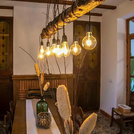 Casa Rural Con Encanto-alojamiento Rural-la Casona Del Abuelo Enrique Ferienhaus